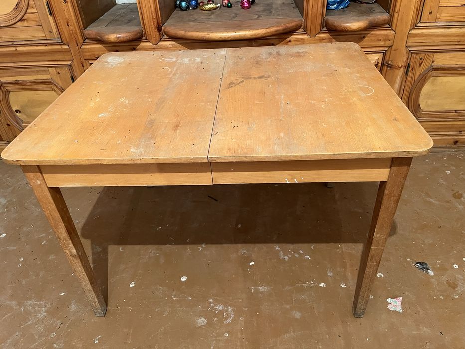 Стол сотилади, жуда мустаҳкам, аввалги сифатли столдан. Харид қилган