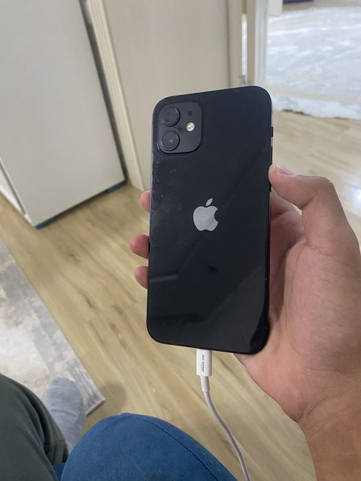 Айфон 11,12 продам