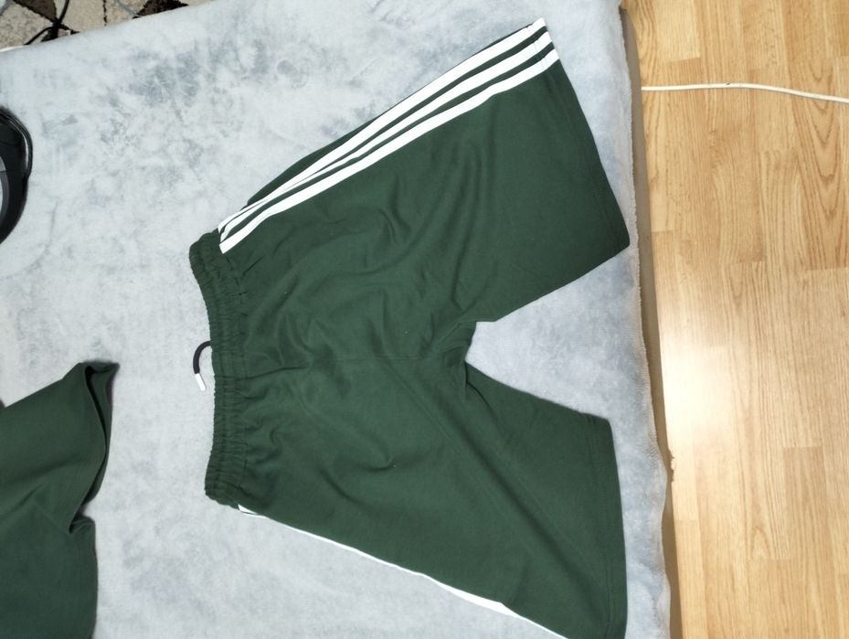 Vand Pantaloni Adidas originals Xs-S(13-14 ani)