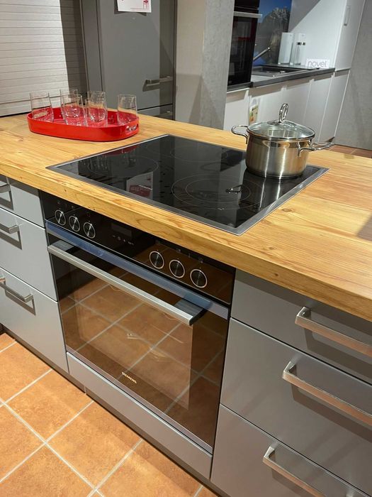 Mobilă de bucatarie