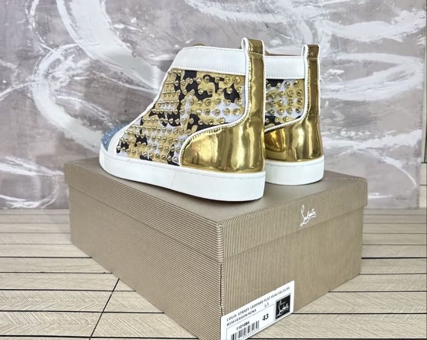 Vand louboutin gold