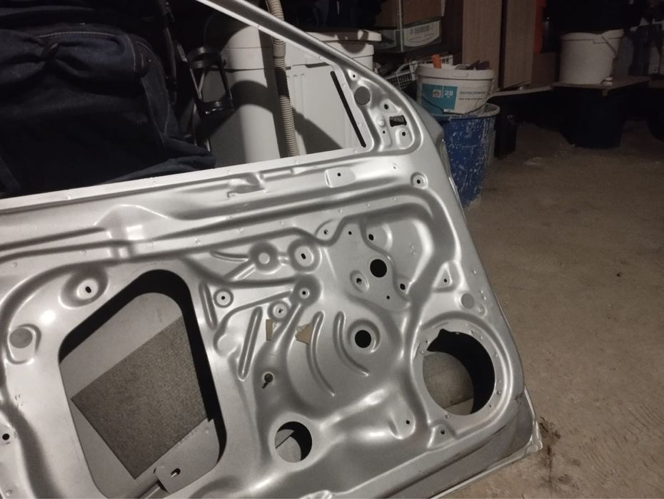 Левая дверь для Skoda Rapid