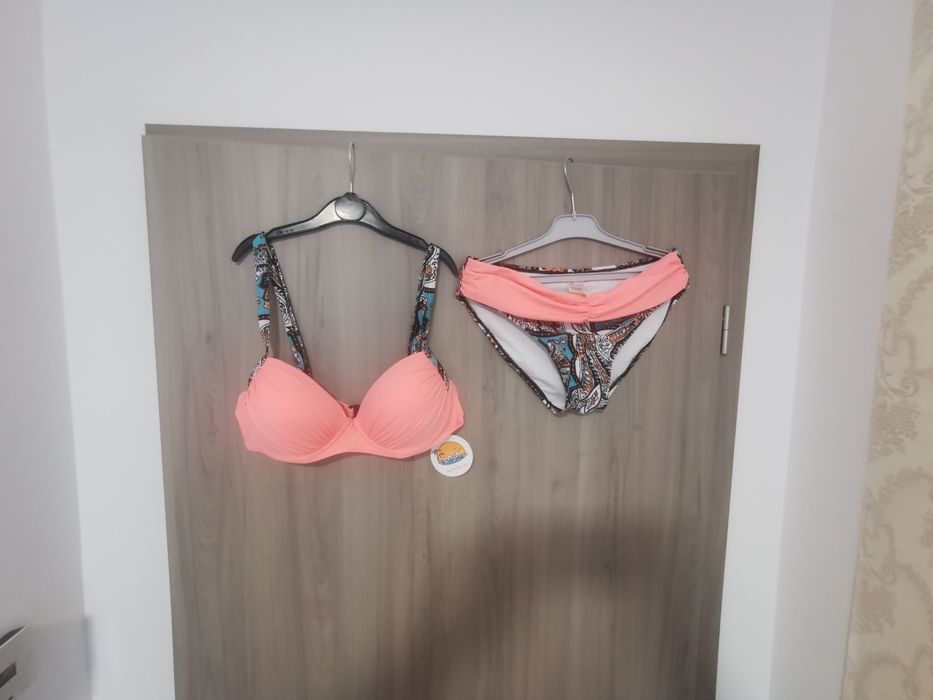 Costum de baie  Plaja, nou cu etichetă,mărimea M (38)