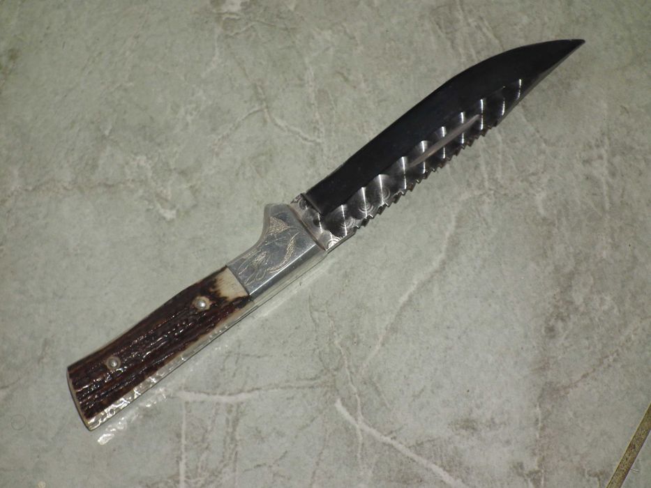 Cutit de vánátoare cutit cu plásele din corn + toc piele nr.18