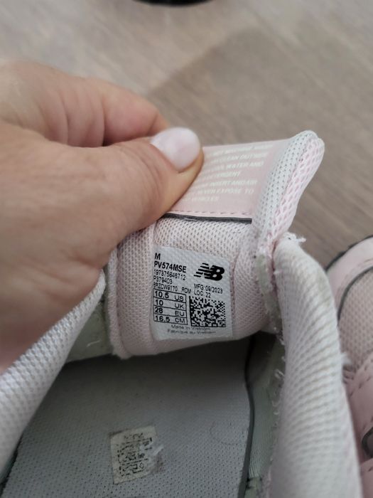 Vand adidasi new balance