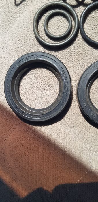 Продам сальники лобовые