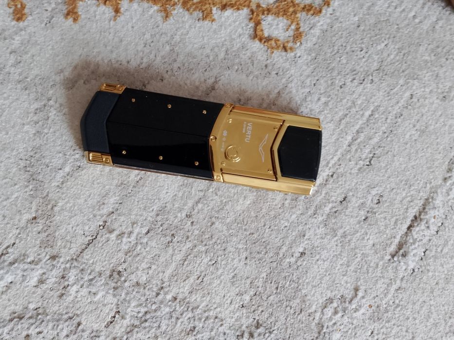 Продам кнопочный телефон