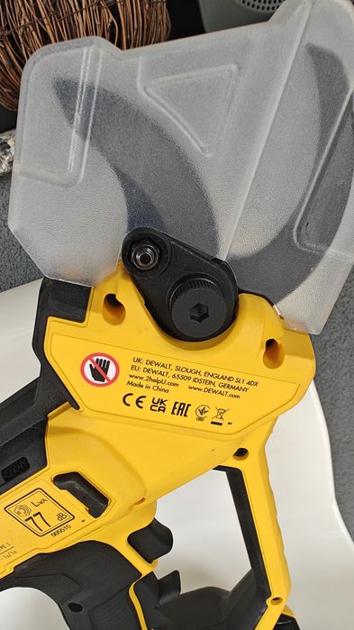 DeWalt DCMPP568N - Foarfeca de gradina pentru crengi cu acumulator si incarcatir