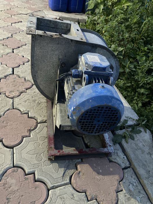 Продам вытяжку с (улиткой)