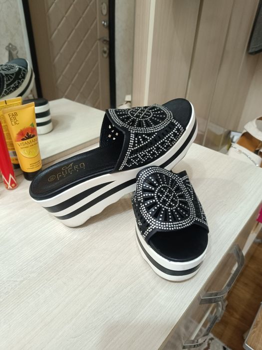 Продам женскую обувь