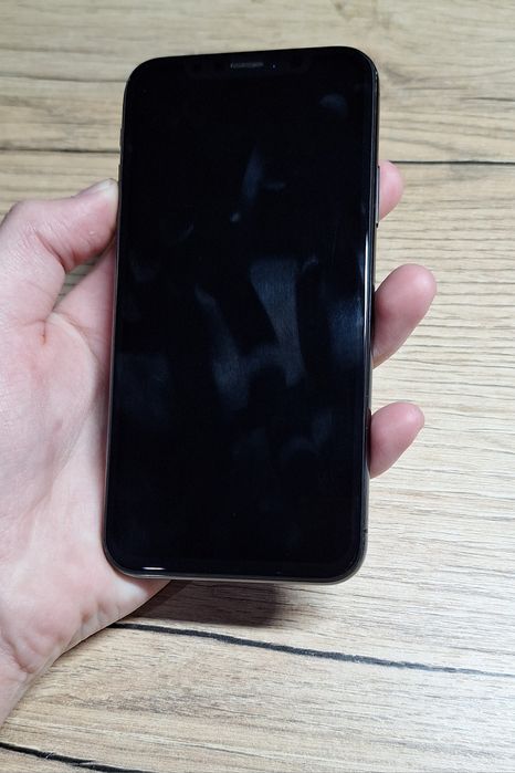 Продам iphone x в хорошем состоянии