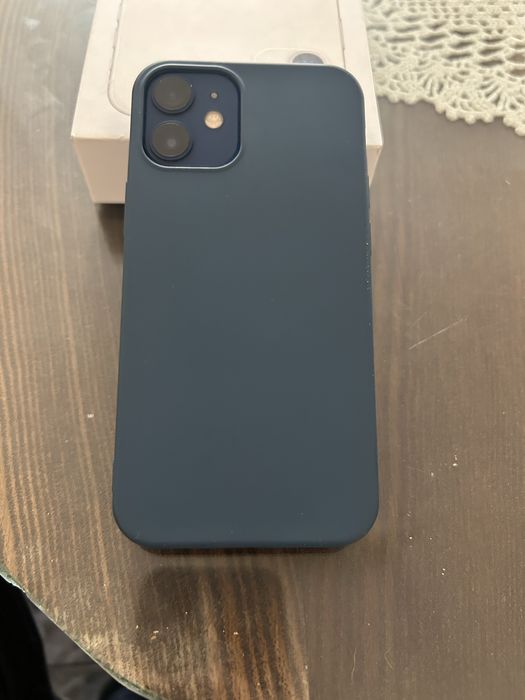 Айфон12 мини,памет 256 GB,огромен капацитет,син,пълен компрект .