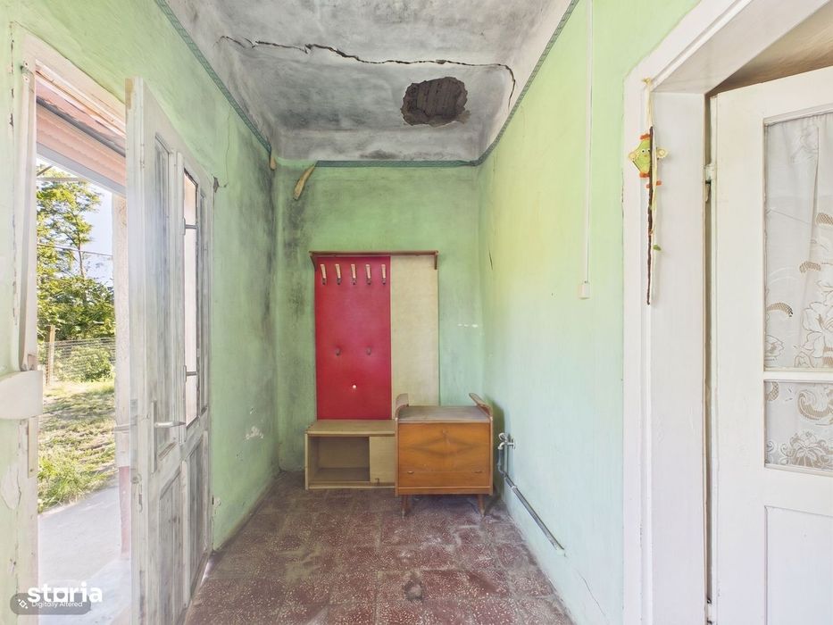 Casă cu 3 camere și 2646 mp teren în Dombegyhaz