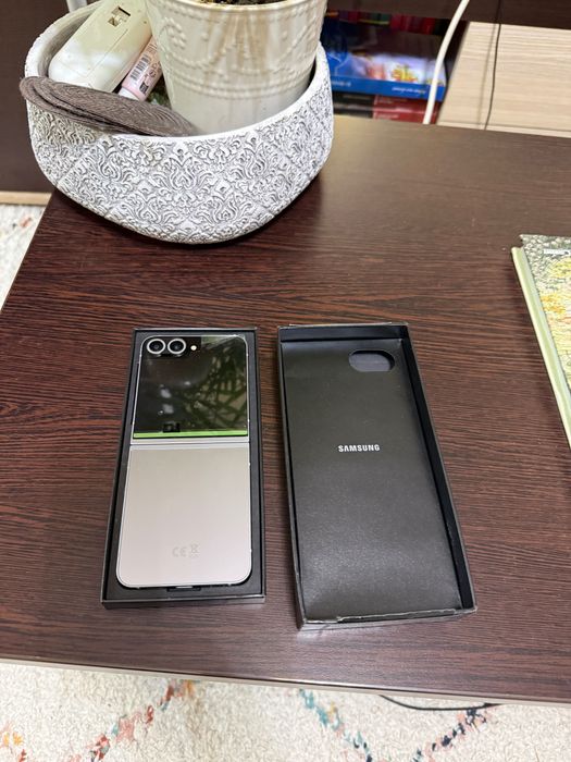 Samsung Flip 6 silver Nou
