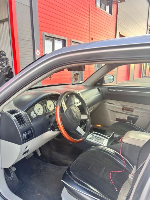 Срочно продам крайслер 300с