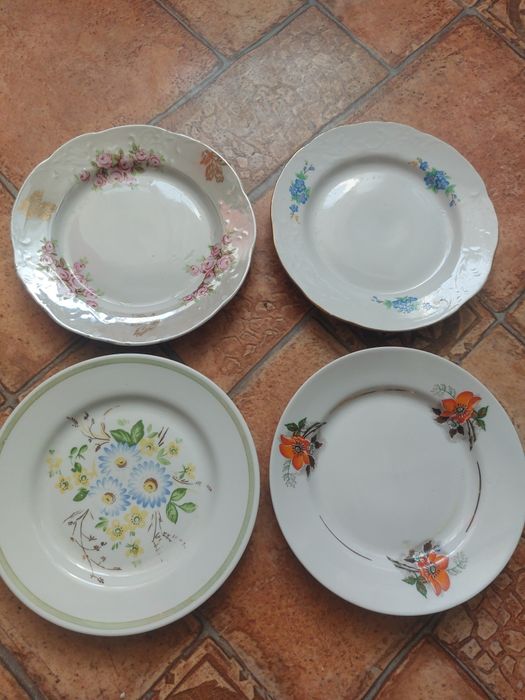 Продам десертные тарелки