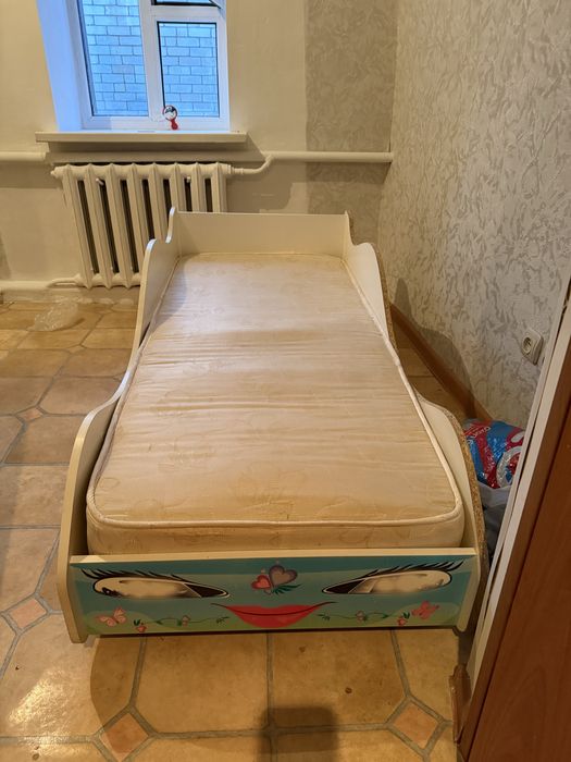 Кровать детская машинка