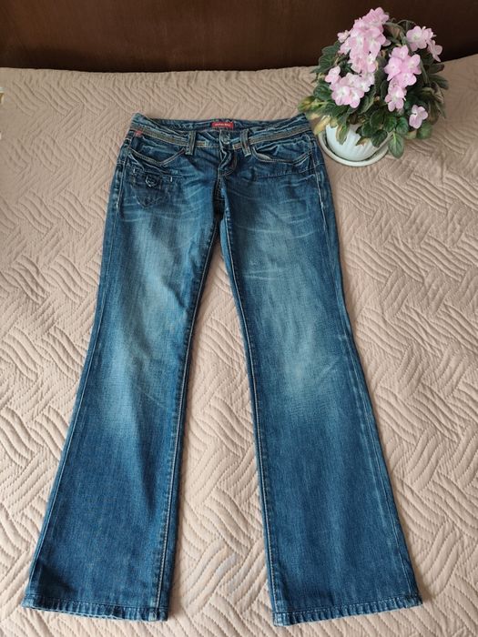 Два чифта дънки и горнище