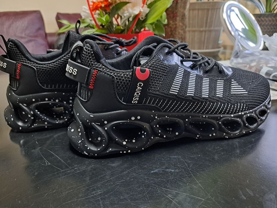 Продавам мъжки маратонки с ярко жълто желен цвят закупени от Германия.