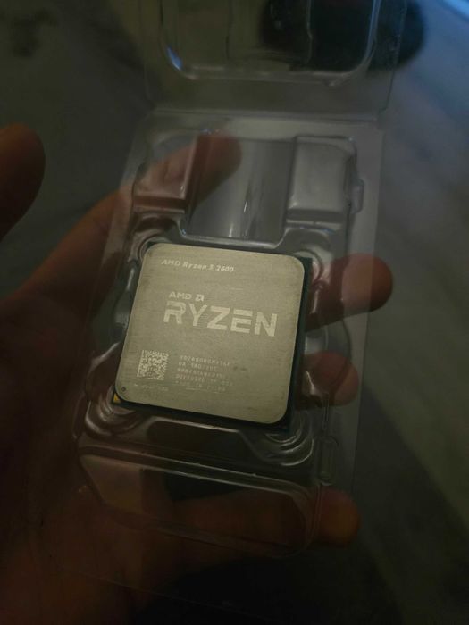 AMD RYZEN 5 2600