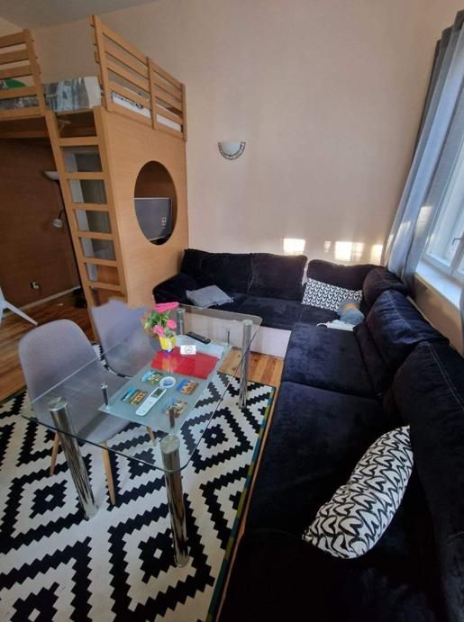 Дава се под наем Тристаен апартамент в София, Център - 55 кв.м за 650 € - Снимка #1