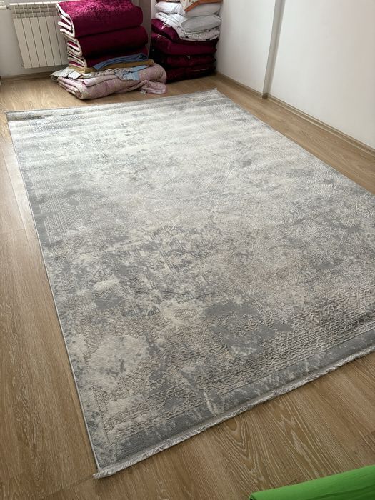 Продам ковер в отличном состояние