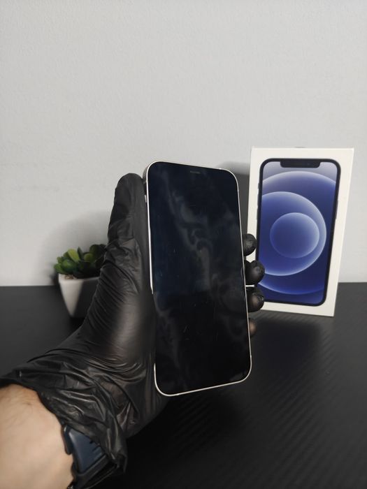 iPhone 12, Silver - în condiție foarte bună!