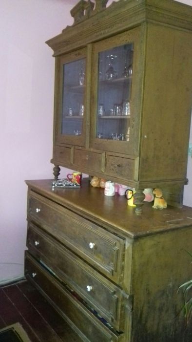 Mobila veche din lemn