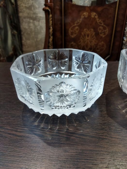 Продам хрустальные вазы- салатницы.