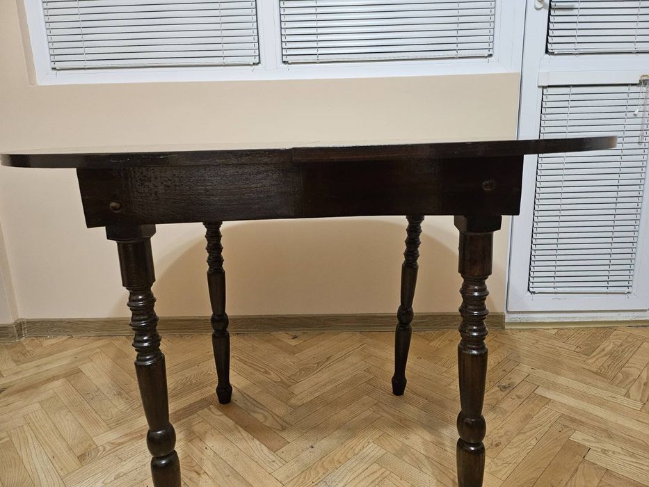 Трапезна маса, 4 бр столове и кресло с  табуретка