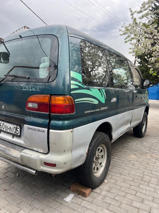 Мицубиси Делика Булка