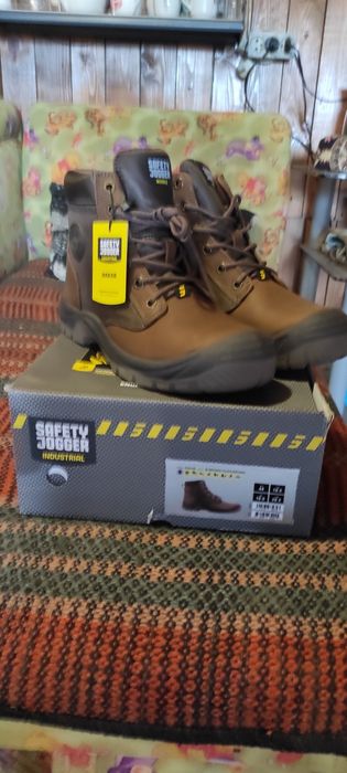 Продам ботинки летние