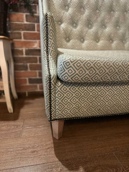 Двуместен диван за кафе в скандинавски стил