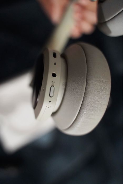 Наушники Bang & Olufsen