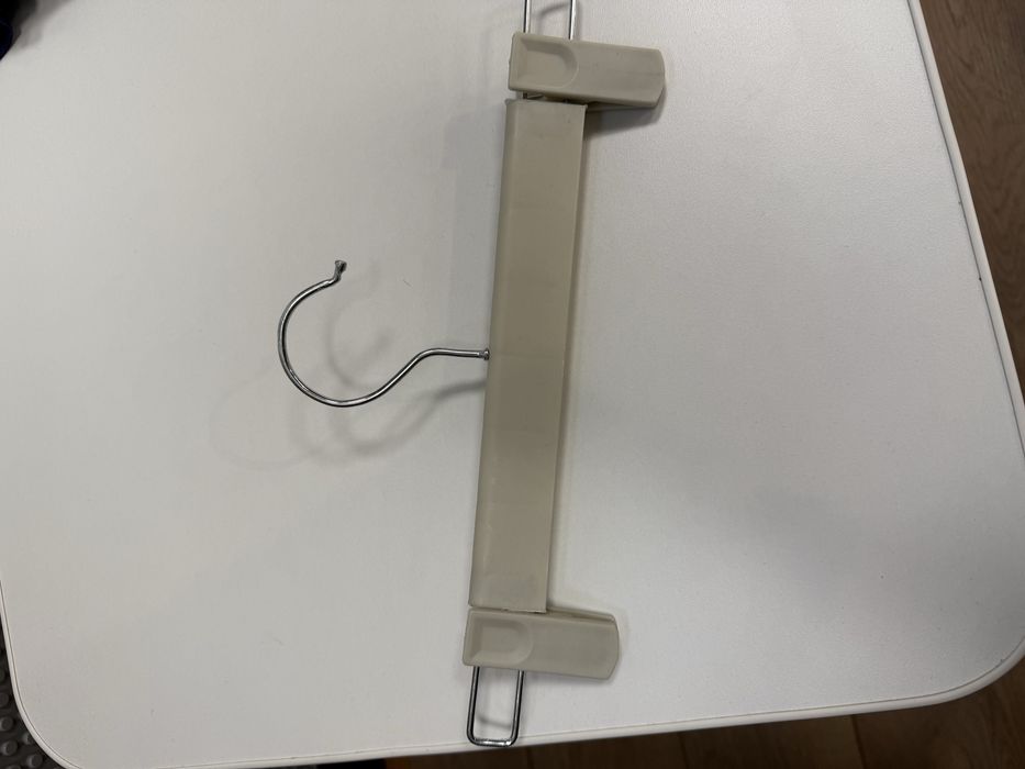 Вешалки для магазина одежды