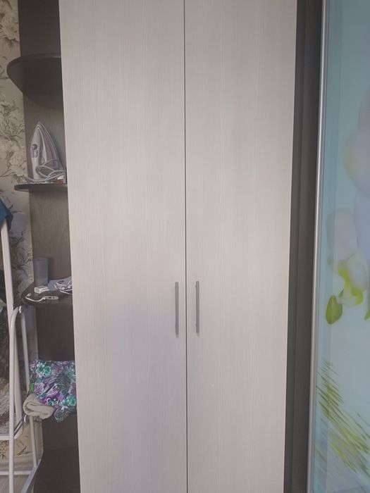 Продам  угловой шкаф