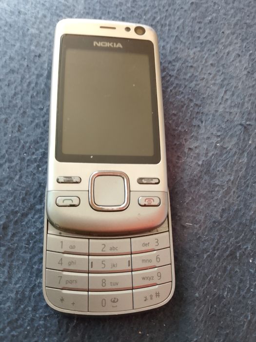 Продавам ретро телефон Нокиа 6600j