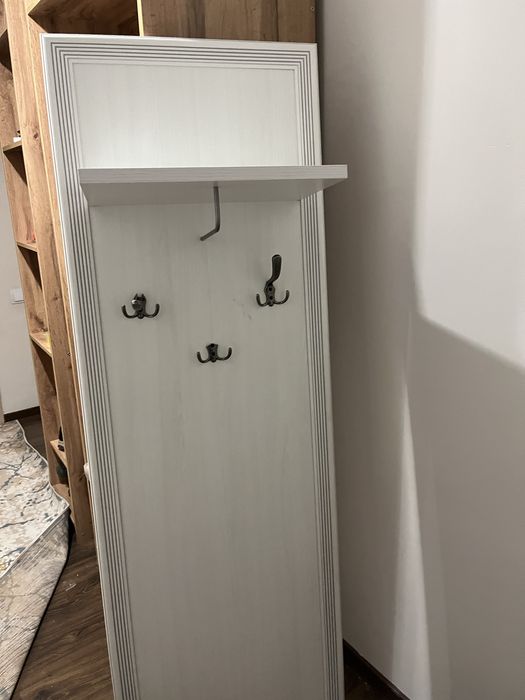 Прихожая вешалка