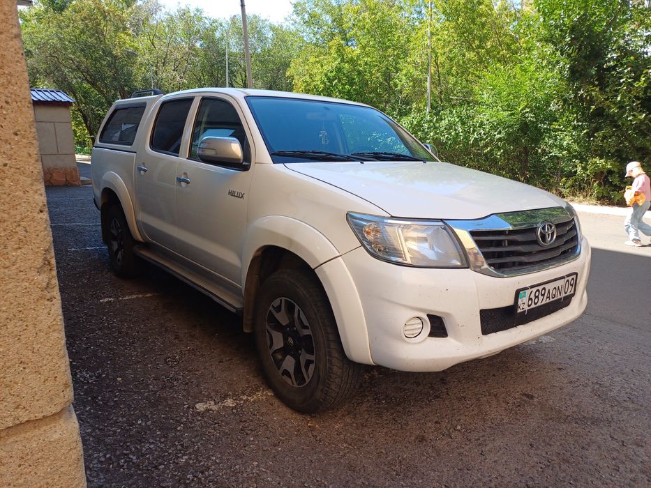 Тойота Хайлюкс 2014
