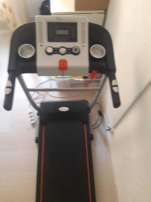 Vand banda de alergat, folosita, stare foarte buna