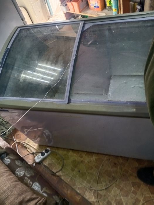 Морозилка, полностью рабочая, состояние нормальное.