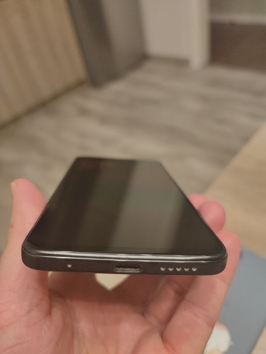 Redmi Note 11 телефон неразличим от нов. Подарък 3 бр. Калъфи за него