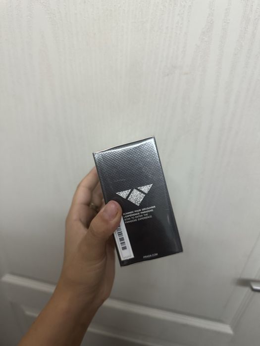 Prada paradoxe noir
