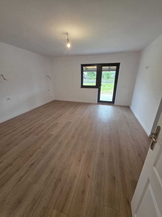 Manastirea Humorului - Casa noua 4 camere, 240 mp + 1675 mp teren