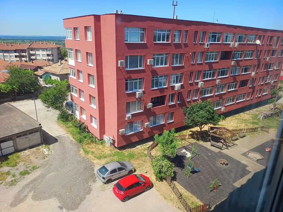 ТРИСТАЕН обзаведен апартамент, гр. Омуртаг