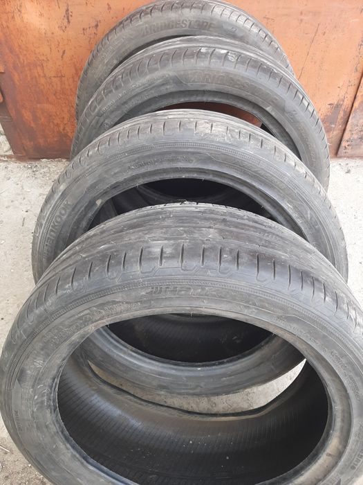 Продам шины 235/45/18