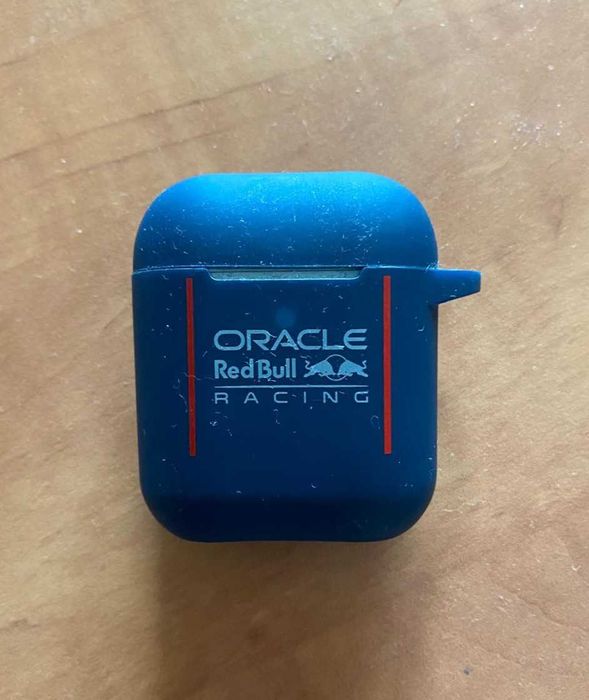 Apple AirPods 2 Wireless Charging Case cu husă Red Bull