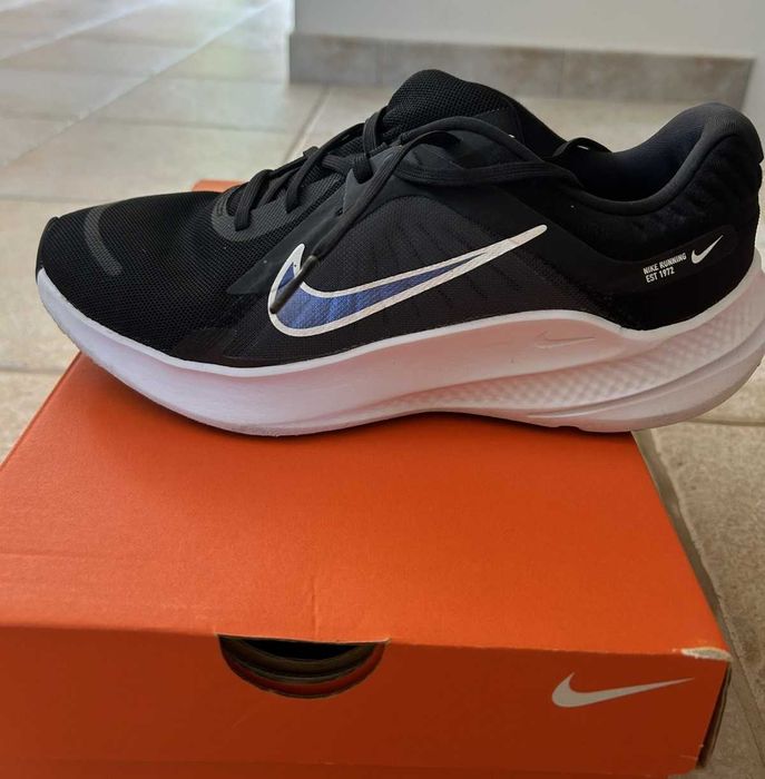 NIKE WMNS QUEST 5 40 номер