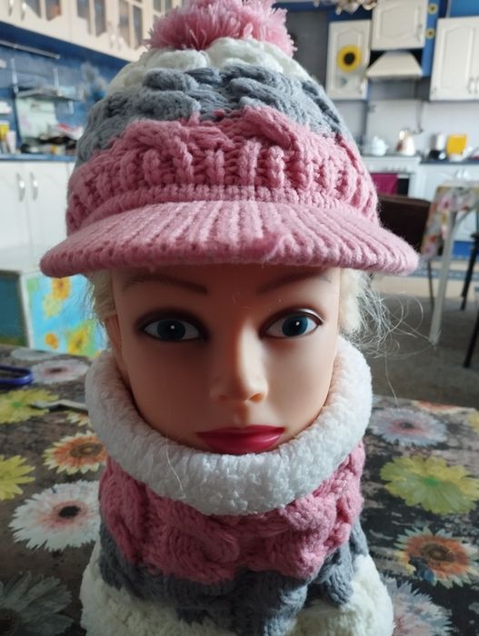 Женские  зимние шапки