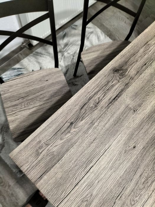Vând masa cu patru scaune  110/70 110/70de bucătărie